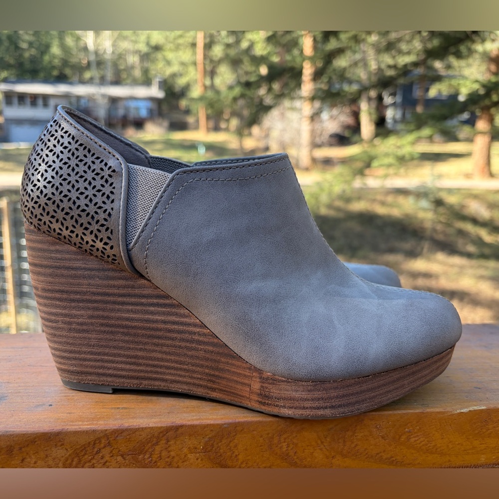 Dr. Scholl's Gray and Brown Wedge Shoes